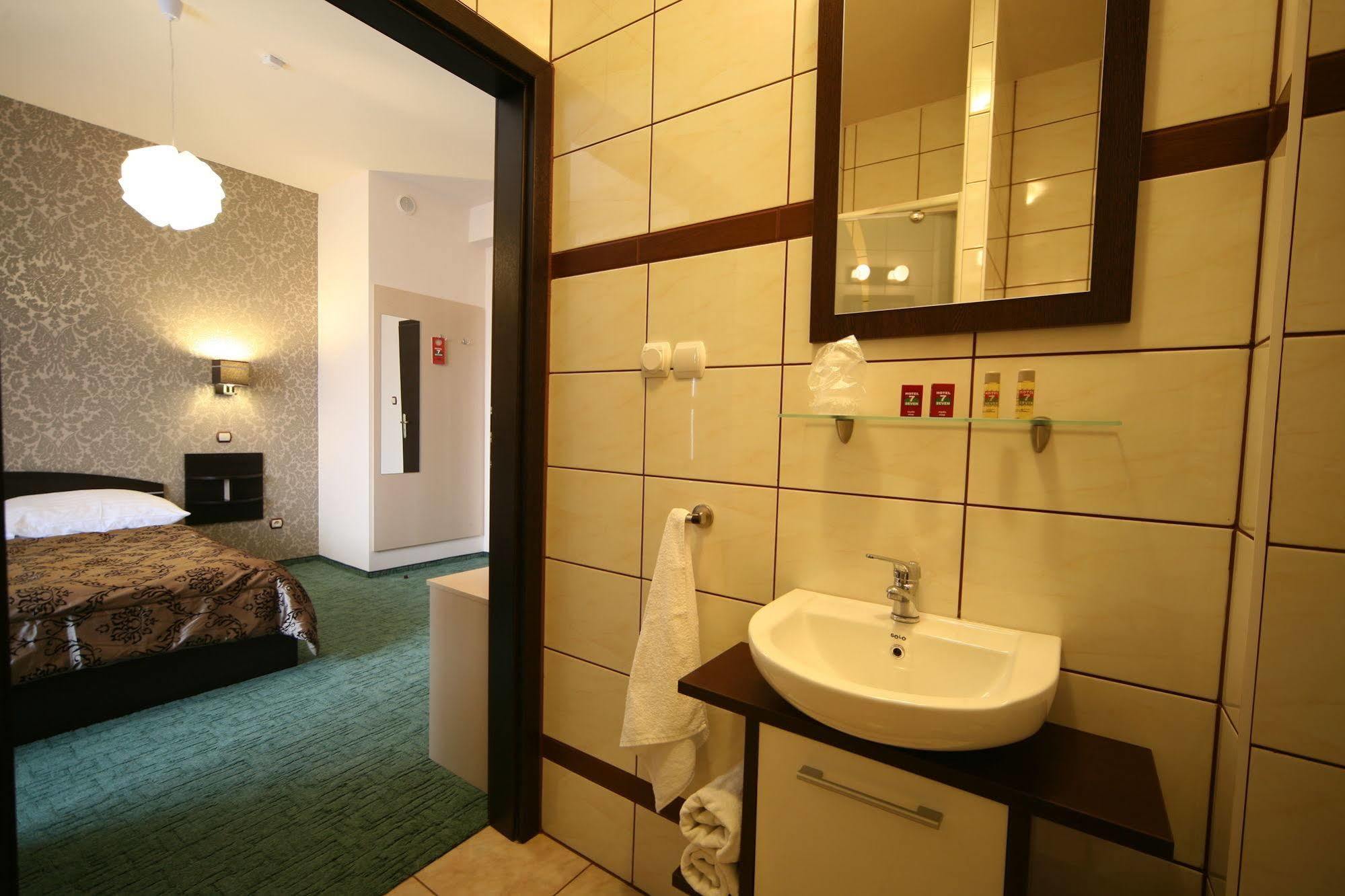 Hotel Seven 7 Kaliszki المظهر الخارجي الصورة